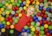 Tips  Aman Anak Bermain Mandi Bola